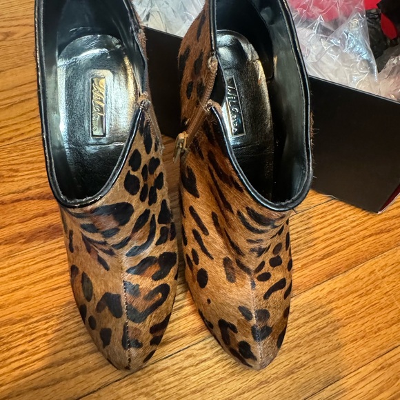 Leopard Print Women's Ankle Booties - 5M - Picture 2 of 7